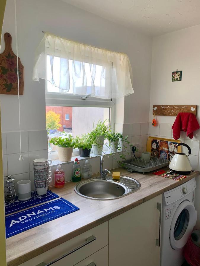 Apartments Near The Sea With Free Parking Сътън он Сий Екстериор снимка