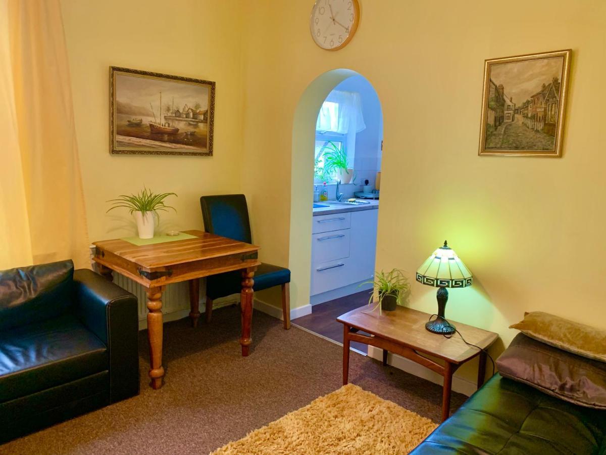 Apartments Near The Sea With Free Parking Сътън он Сий Екстериор снимка